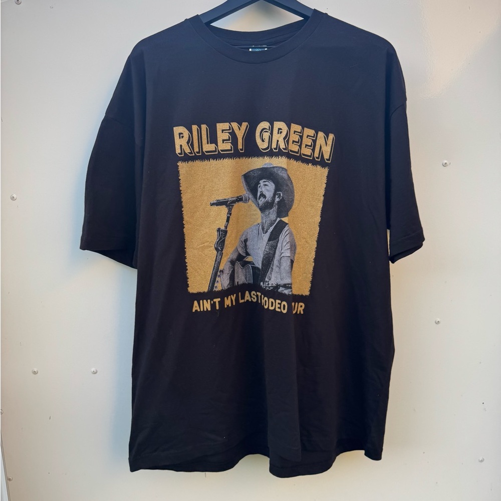 Riley Green Black Graphic T-Shirt